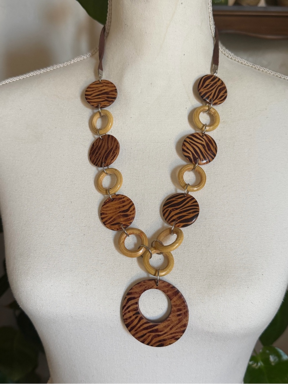 Vintage Brown & Tan Zebra-Print Wooden Linked Pendant Necklace